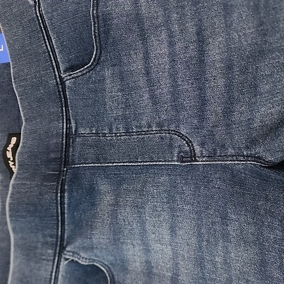 DKNY Jeans women's Short Size: L - Picture 8 of 17